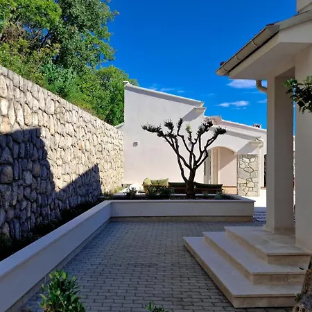 Panoramic Sea View Hideaway Penthouse *